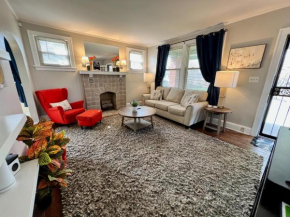 Private Bedroom Suite 2 in Comfy Cozy Bungalow 10 min from Downtown